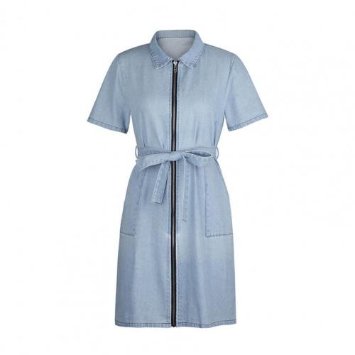 Robe jeans balançoire manche courte avec ceinture et fermeture éclair