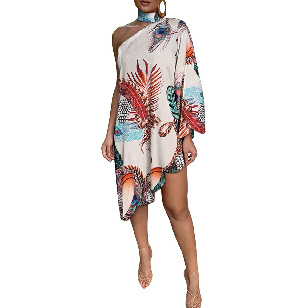 Robes courtes moulante ou asymétrique à épaules dénudées