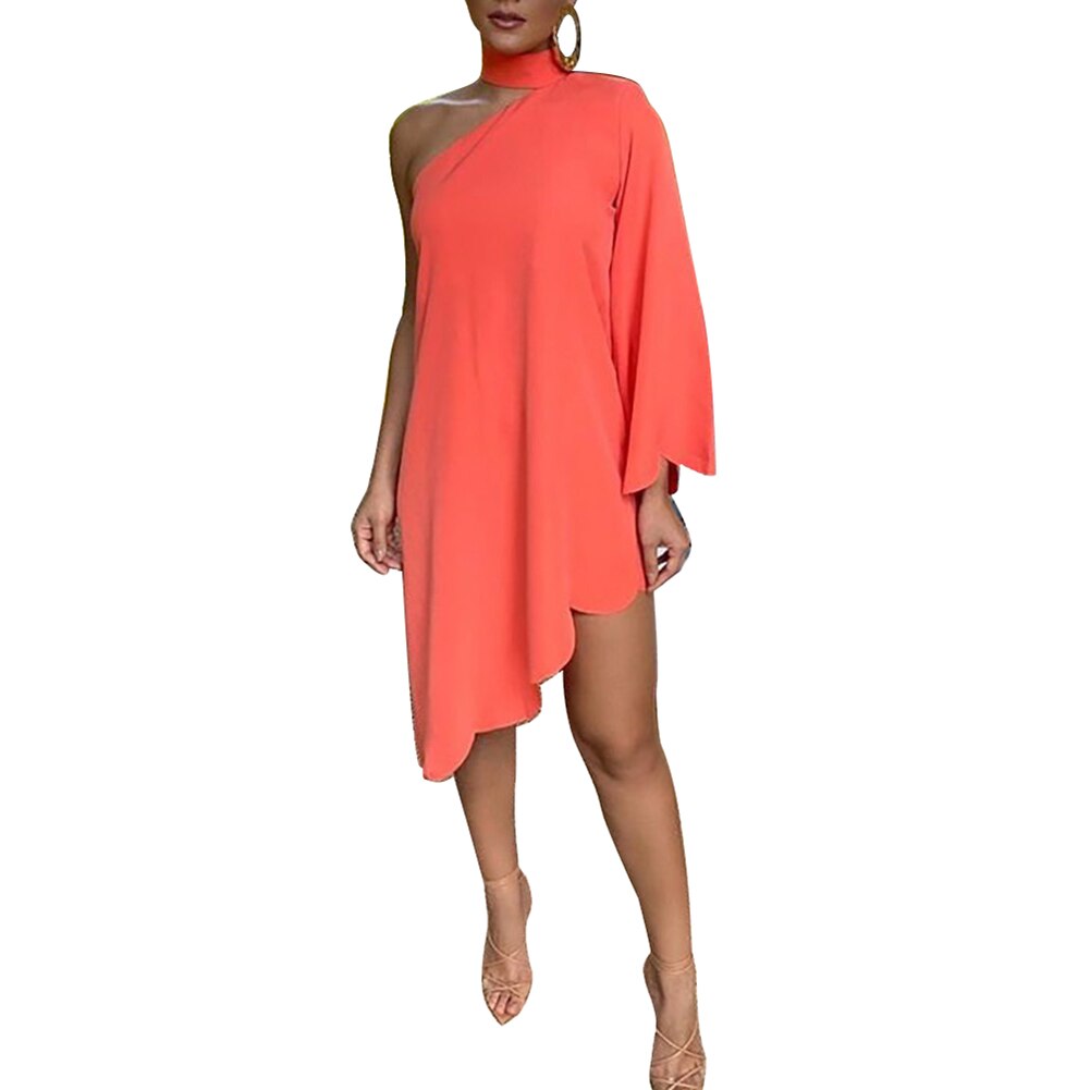 Robes courtes moulante ou asymétrique à épaules dénudées